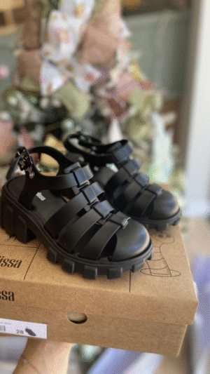 Melissa Megan Preto Salto Tratorado