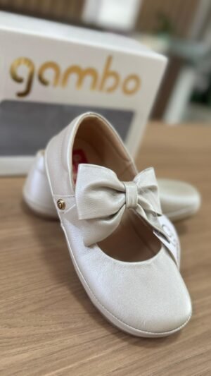 Sapatilha Menina Em Couro Gambo Perolada