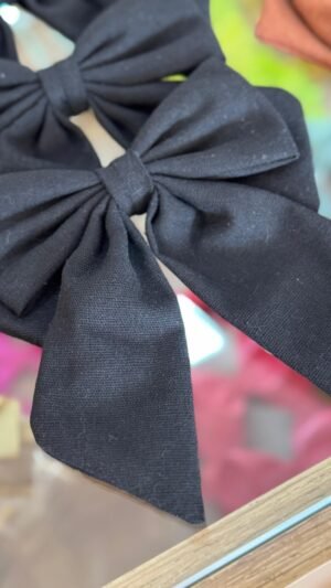 Laço G Em Linho Preto