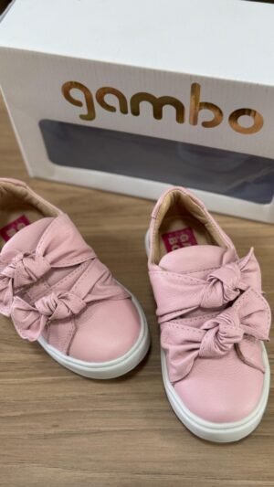 Tenis Menina Em Couro Gambo Com Ajuste Rosa